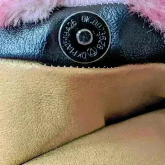 Pink faux fury leopard print purse with gold shoulder chain NWOT - Picture 5 of 5